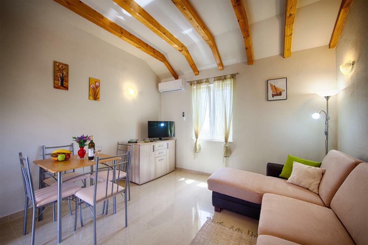 Betini Apartments - Authentic Island Escape Komiža Dış mekan fotoğraf
