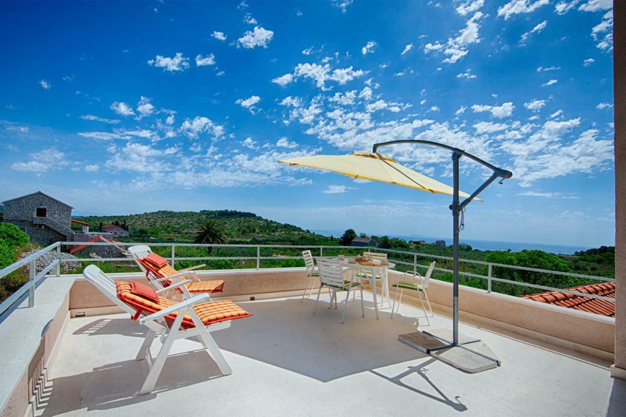 Betini Apartments - Authentic Island Escape Komiža Dış mekan fotoğraf