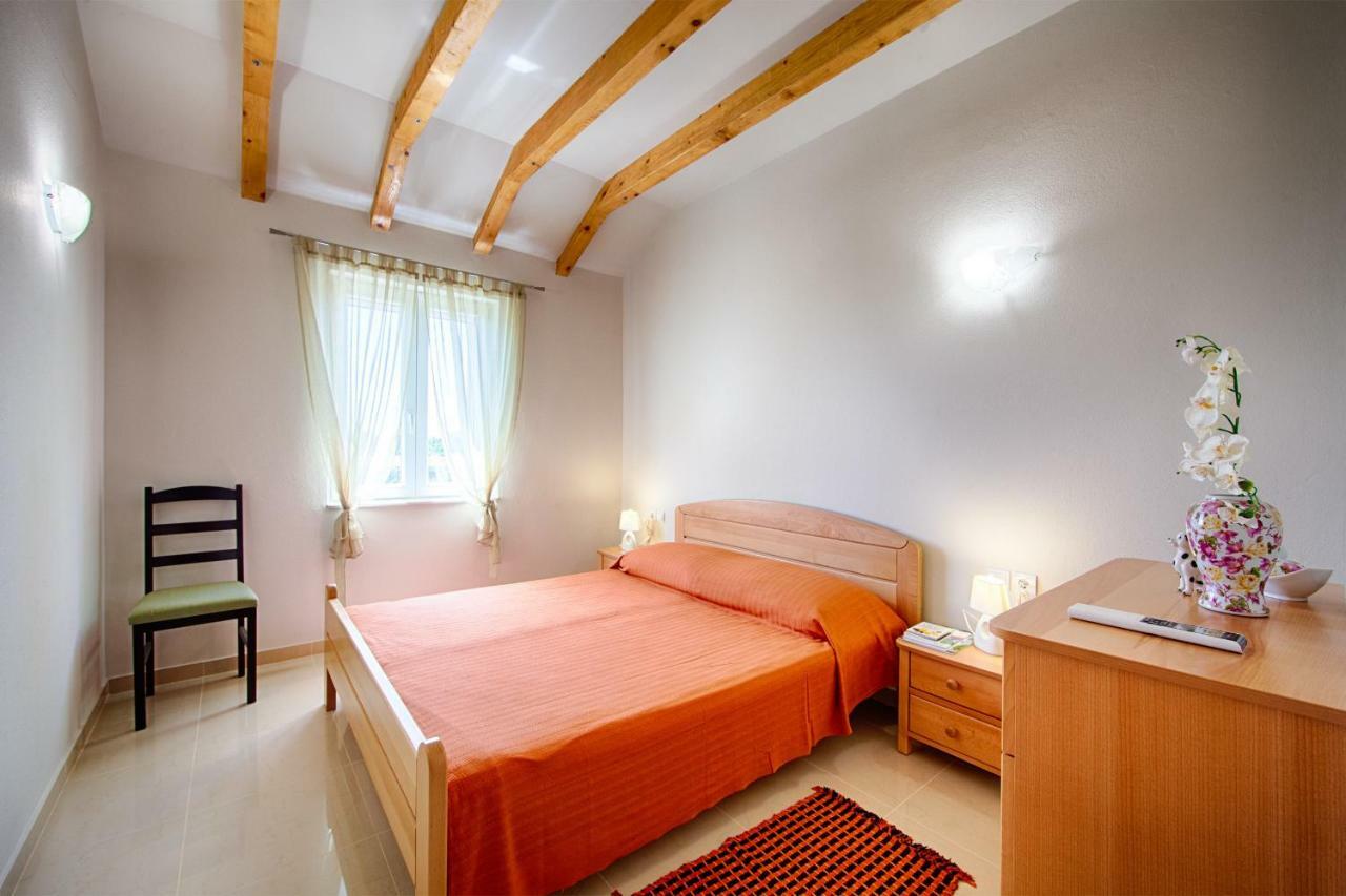 Betini Apartments - Authentic Island Escape Komiža Dış mekan fotoğraf