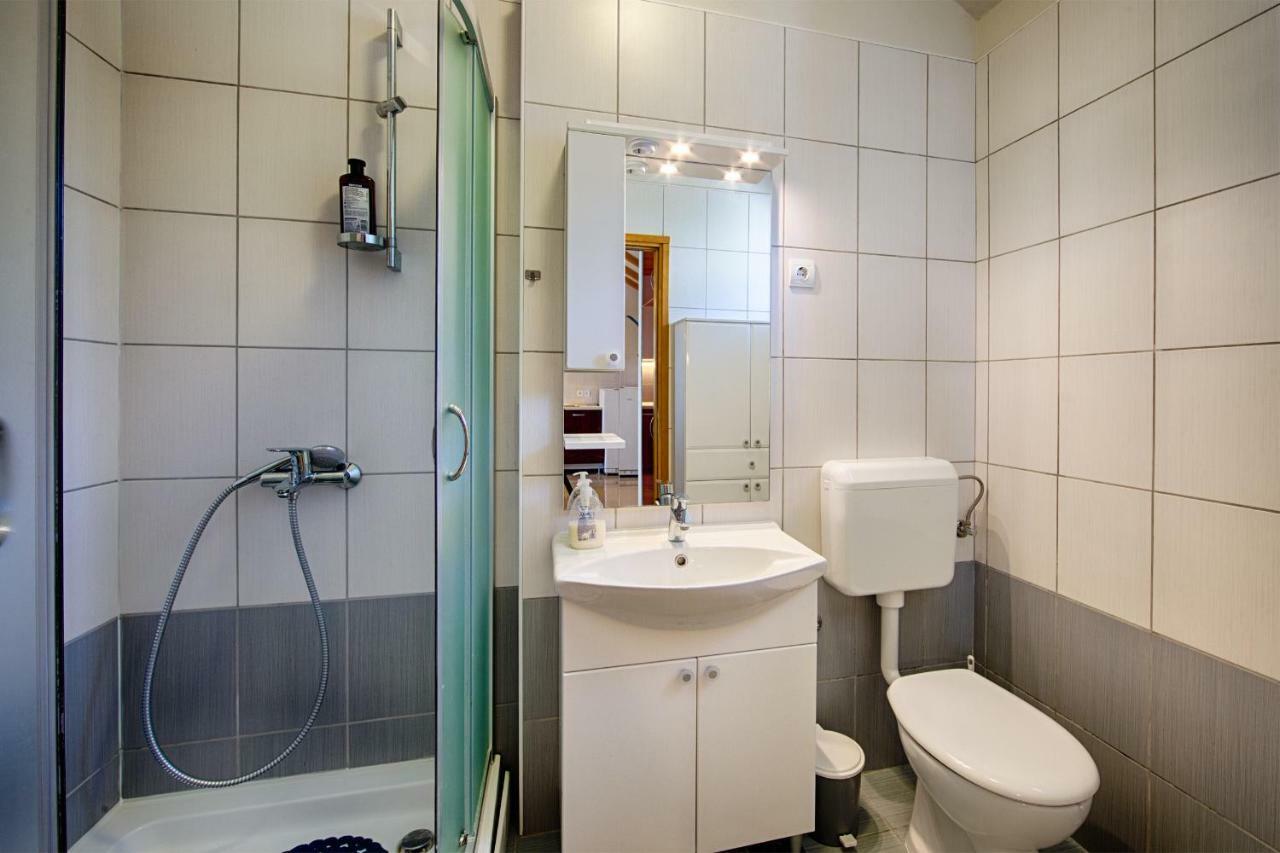 Betini Apartments - Authentic Island Escape Komiža Dış mekan fotoğraf