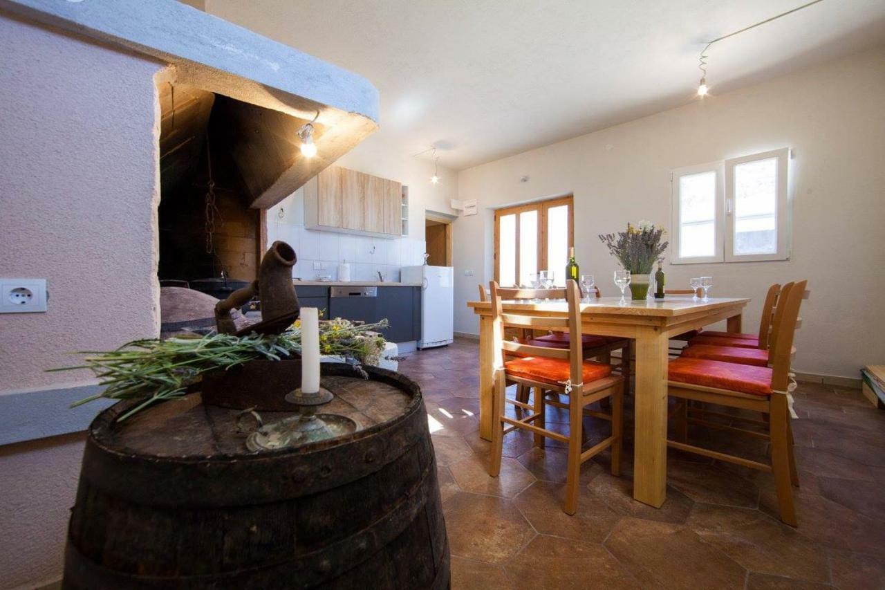 Betini Apartments - Authentic Island Escape Komiža Dış mekan fotoğraf
