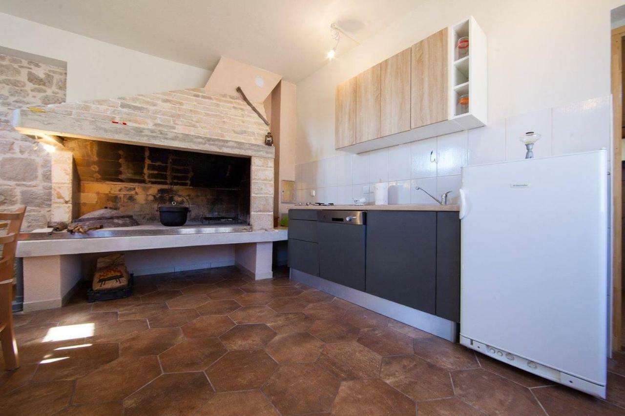 Betini Apartments - Authentic Island Escape Komiža Dış mekan fotoğraf