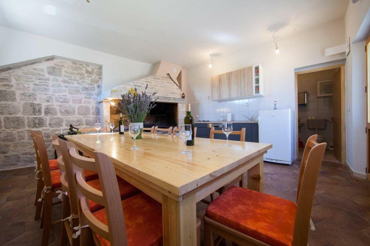 Betini Apartments - Authentic Island Escape Komiža Dış mekan fotoğraf