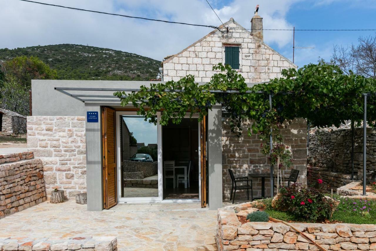 Betini Apartments - Authentic Island Escape Komiža Dış mekan fotoğraf