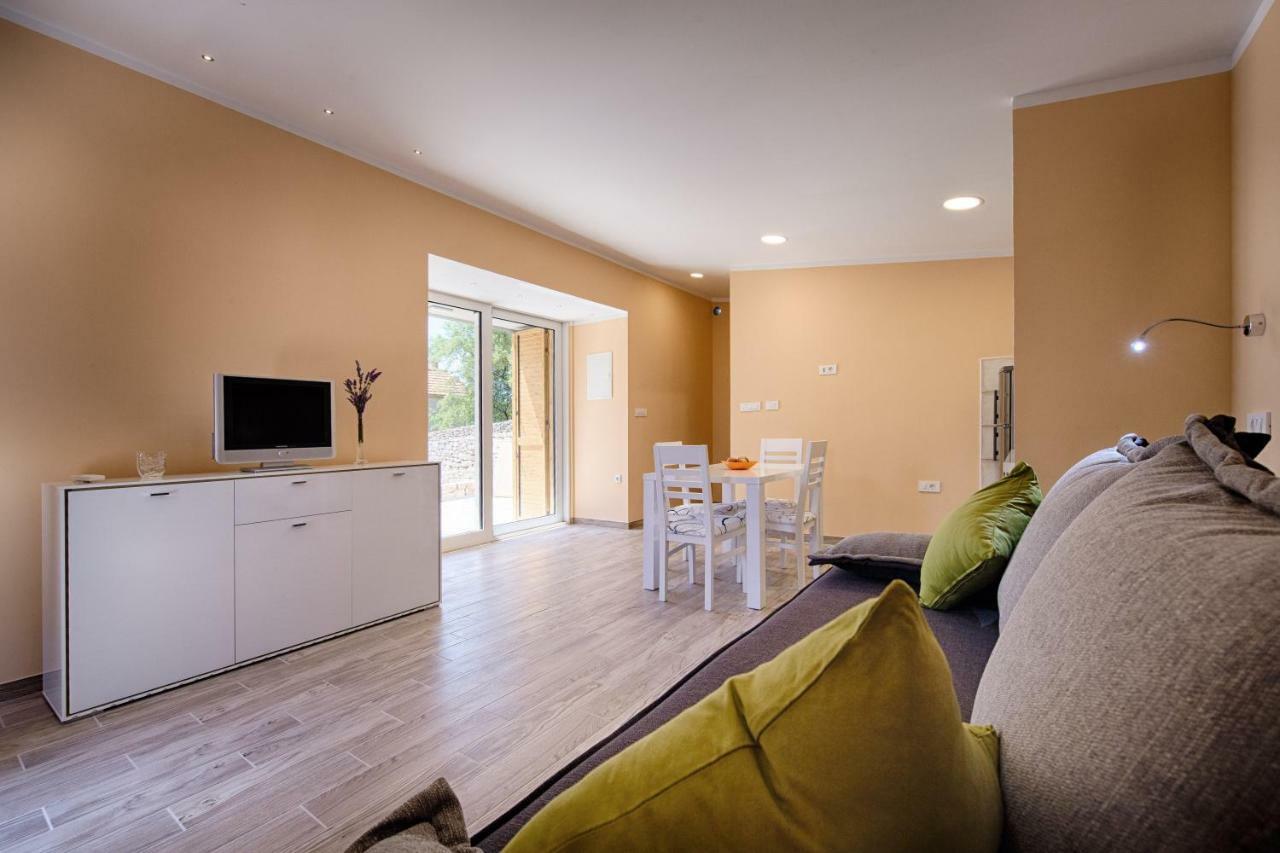 Betini Apartments - Authentic Island Escape Komiža Dış mekan fotoğraf
